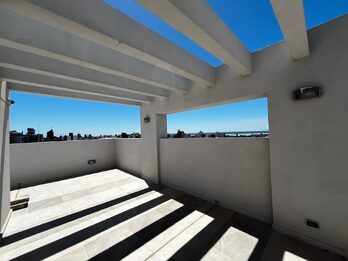 25 de mayo 613. Departamento en alquiler un dormitorio y patio seco