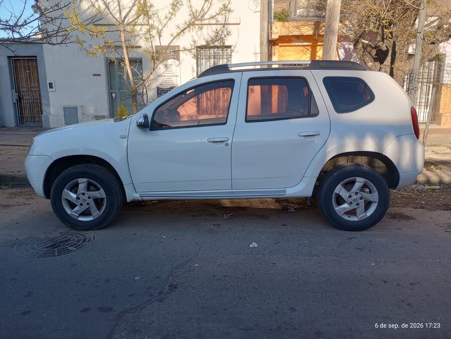 Duster Luxe 4X2  2.0 mod 2013