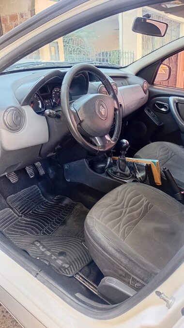 Duster Luxe 4X2  2.0 mod 2013