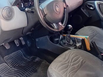 Duster Luxe 4X2  2.0 mod 2013