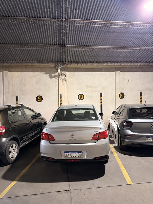 VENTA 3 DORMITORIOS CON COCHERA CENTRICO