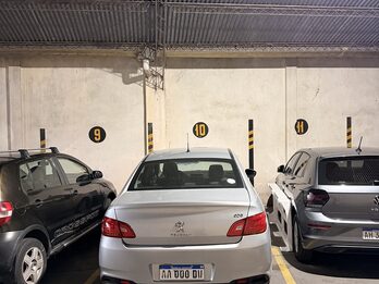 VENTA 3 DORMITORIOS CON COCHERA CENTRICO