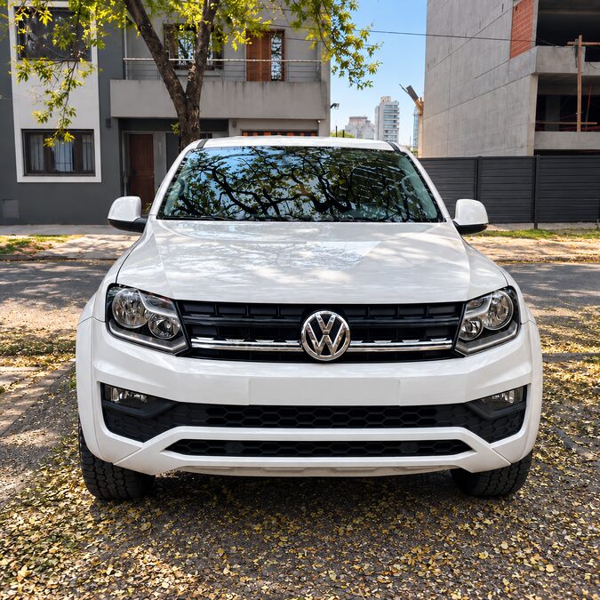 VOLKSWAGEN AMAROK 2.0TD CONFORT 4X2 AT 180HP - AÑO 2.021
