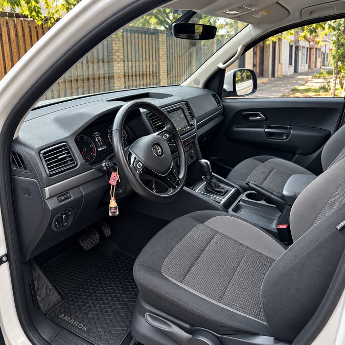 VOLKSWAGEN AMAROK 2.0TD CONFORT 4X2 AT 180HP - AÑO 2.021
