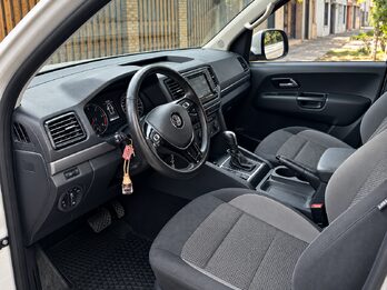 VOLKSWAGEN AMAROK 2.0TD CONFORT 4X2 AT 180HP - AÑO 2.021