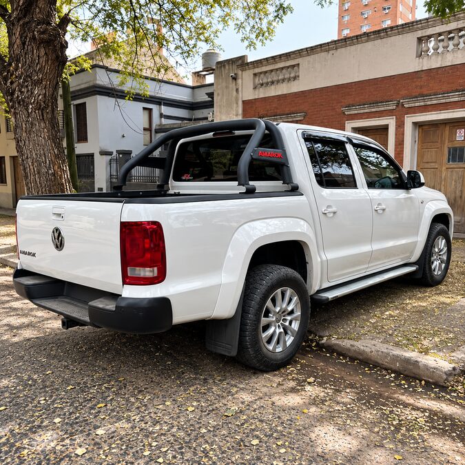 VOLKSWAGEN AMAROK 2.0TD CONFORT 4X2 AT 180HP - AÑO 2.021