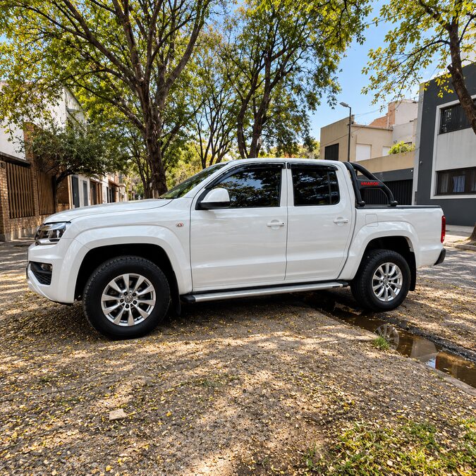 VOLKSWAGEN AMAROK 2.0TD CONFORT 4X2 AT 180HP - AÑO 2.021