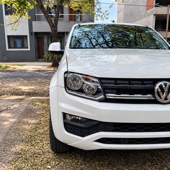 VOLKSWAGEN AMAROK 2.0TD CONFORT 4X2 AT 180HP - AÑO 2.021