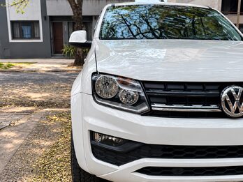 VOLKSWAGEN AMAROK 2.0TD CONFORT 4X2 AT 180HP - AÑO 2.021