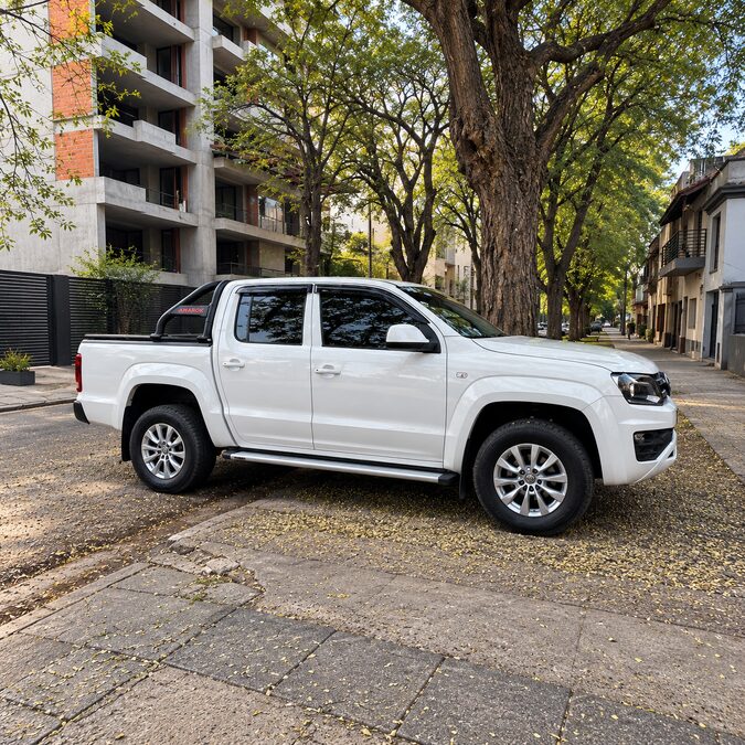 VOLKSWAGEN AMAROK 2.0TD CONFORT 4X2 AT 180HP - AÑO 2.021