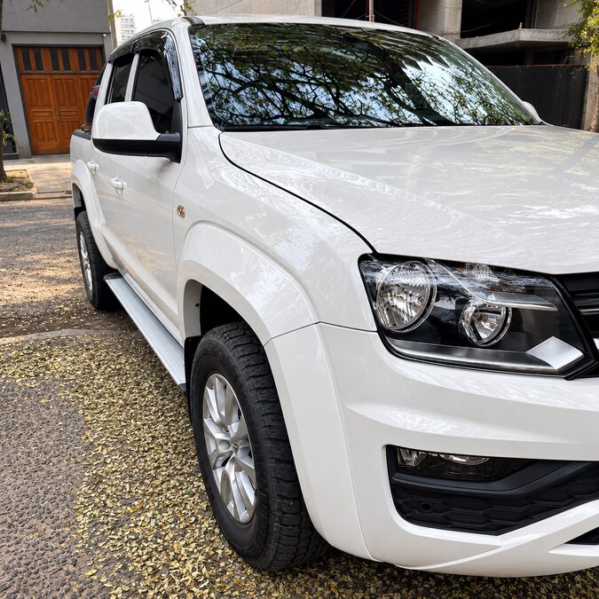 VOLKSWAGEN AMAROK 2.0TD CONFORT 4X2 AT 180HP - AÑO 2.021