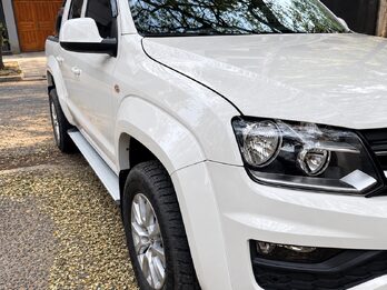 VOLKSWAGEN AMAROK 2.0TD CONFORT 4X2 AT 180HP - AÑO 2.021