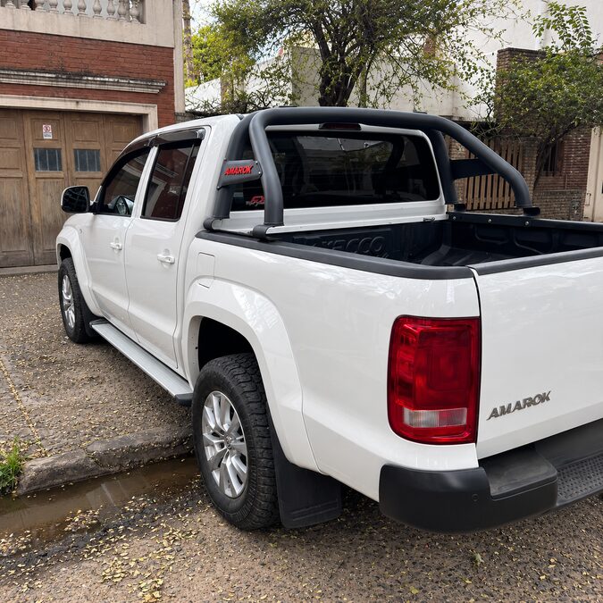 VOLKSWAGEN AMAROK 2.0TD CONFORT 4X2 AT 180HP - AÑO 2.021