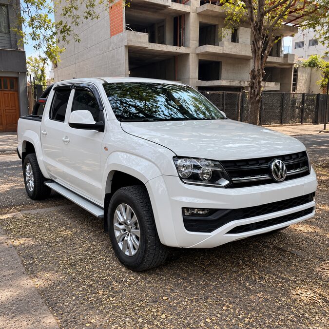 VOLKSWAGEN AMAROK 2.0TD CONFORT 4X2 AT 180HP - AÑO 2.021