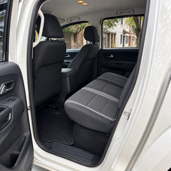 VOLKSWAGEN AMAROK 2.0TD CONFORT 4X2 AT 180HP - AÑO 2.021