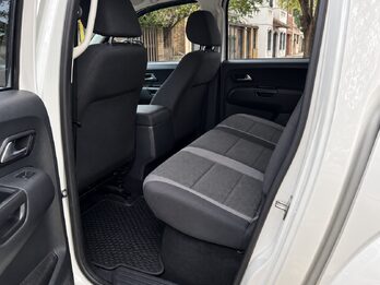 VOLKSWAGEN AMAROK 2.0TD CONFORT 4X2 AT 180HP - AÑO 2.021