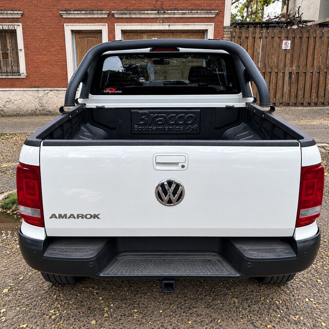 VOLKSWAGEN AMAROK 2.0TD CONFORT 4X2 AT 180HP - AÑO 2.021