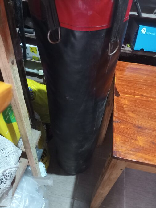 Vendo bolsa o saco de box cuerina 1,2 m recién atrapo compacto