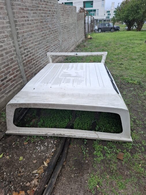CÚPULA PARA CAMIONETA.  ESCUCHO OFERTA!!
