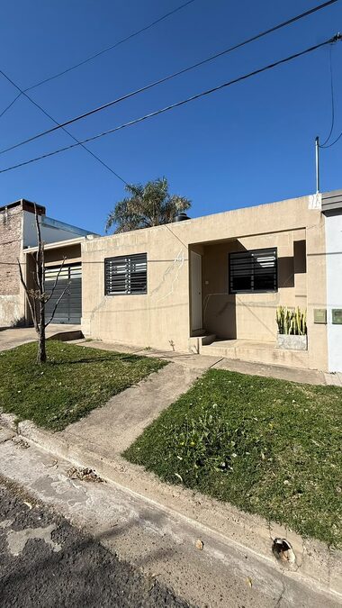 Zona Brown y Crespo – Casa en Venta