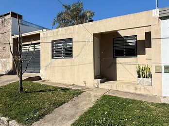 Zona Brown y Crespo – Casa en Venta