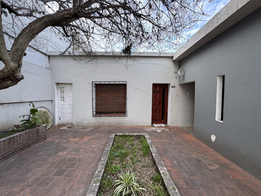 Casa 3 dormitorios con patio y cochera APTA CRÉDITO HIPOTCARIO