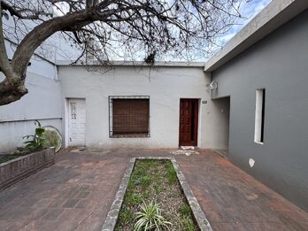 Casa 3 dormitorios con patio y cochera APTA CRÉDITO HIPOTCARIO
