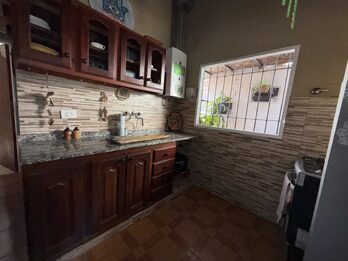 CASA 3 DORMITORIOS ZONA AV. RAMIREZ Y LAURENCENA
