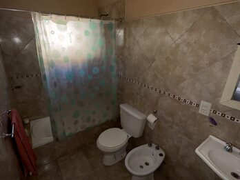 CASA 3 DORMITORIOS ZONA AV. RAMIREZ Y LAURENCENA