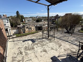 CASA 3 DORMITORIOS ZONA AV. RAMIREZ Y LAURENCENA
