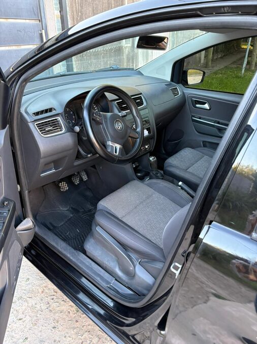 VENDO FOX 5 puertas año 2013