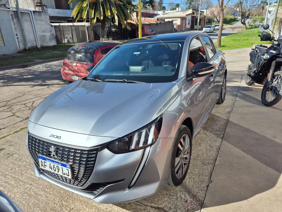 208 Feline automatico  1.6 2022 56.000km. Vendo o permuto mayor-menor