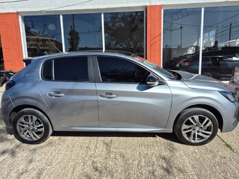 208 Feline automatico  1.6 2022 56.000km. Vendo o permuto mayor-menor