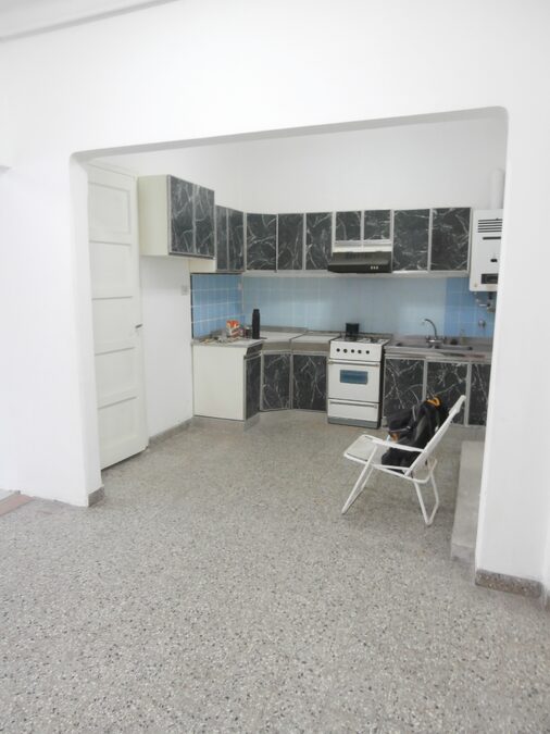 ALQUILO CASA 11 HABITACIONES - ZONA CASA GOBIERNO