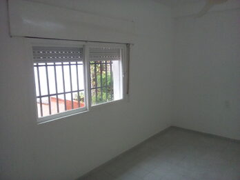 ALQUILO CASA 11 HABITACIONES - ZONA CASA GOBIERNO