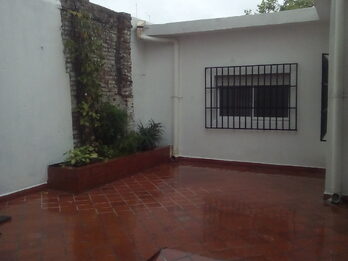 ALQUILO CASA 11 HABITACIONES - ZONA CASA GOBIERNO