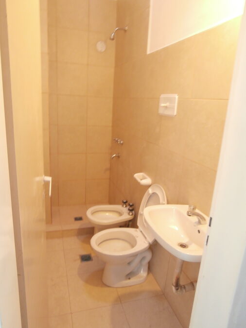 ALQUILO CASA 11 HABITACIONES - ZONA CASA GOBIERNO