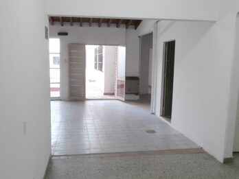 ALQUILO CASA 11 HABITACIONES - ZONA CASA GOBIERNO