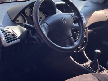 Peugeot 207 2015