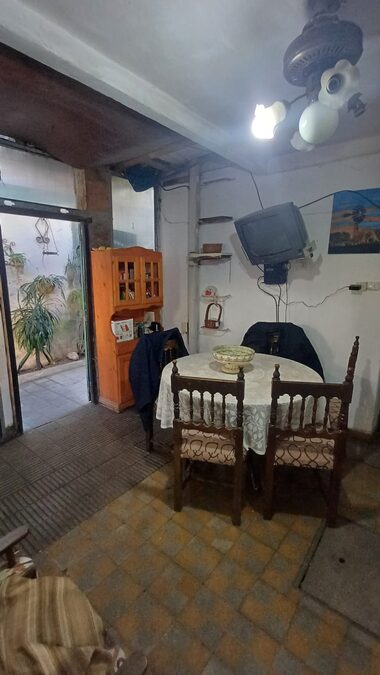 Vende Casa a Mejorar/Reciclar Sobre Avenida Almafuerte