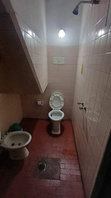 Vende Casa a Mejorar/Reciclar Sobre Avenida Almafuerte