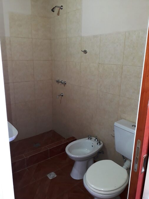 Alquila Casa en Planta Alta calle Sudamerica