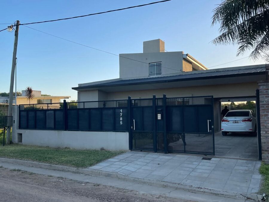 VENDO CASA EN SAN BENITO 2HAB 2 BAÑOS