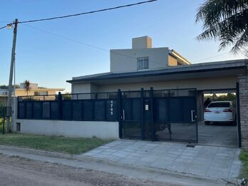 VENDO CASA EN SAN BENITO 2HAB 2 BAÑOS