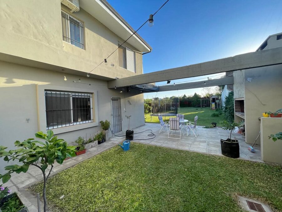 VENDO CASA EN SAN BENITO 2HAB 2 BAÑOS