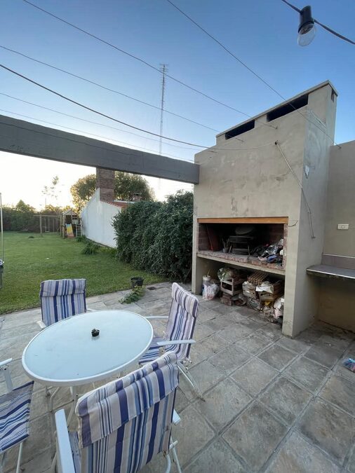 VENDO CASA EN SAN BENITO 2HAB 2 BAÑOS