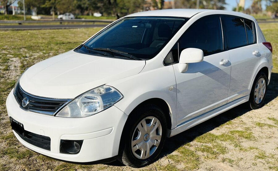 NISSAN TIIDA VISIA 2011