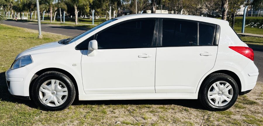 NISSAN TIIDA VISIA 2011