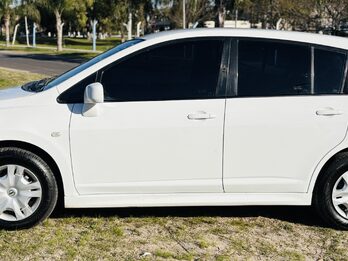 NISSAN TIIDA VISIA 2011