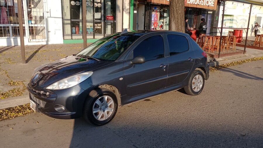 Peugeot 207 compact 2013